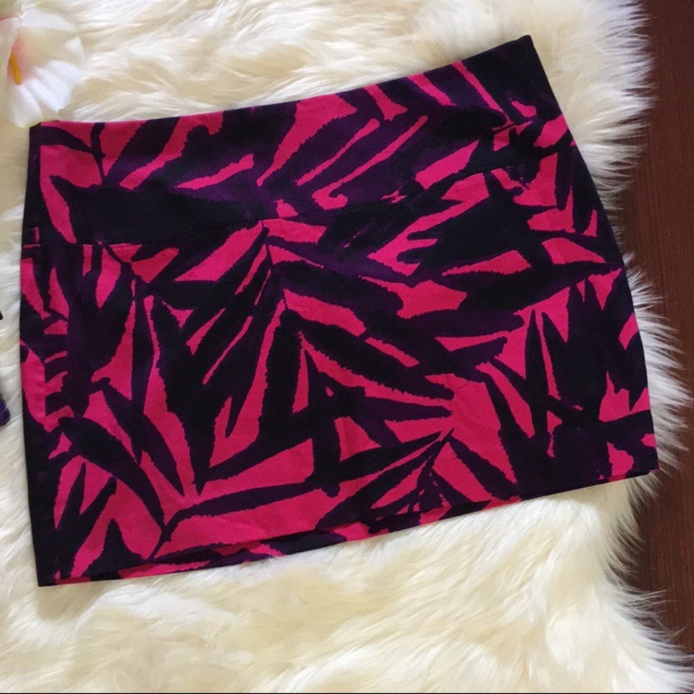 Pink Express mini skirt Size 8 express palm